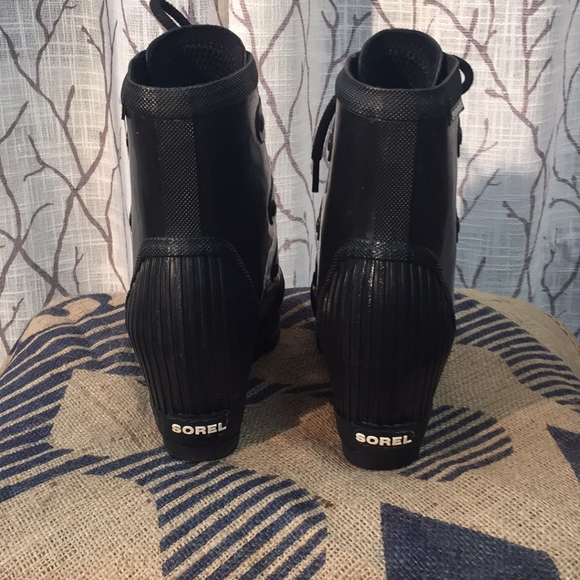 Sorel water proof wedge boots - Picture 6 of 7